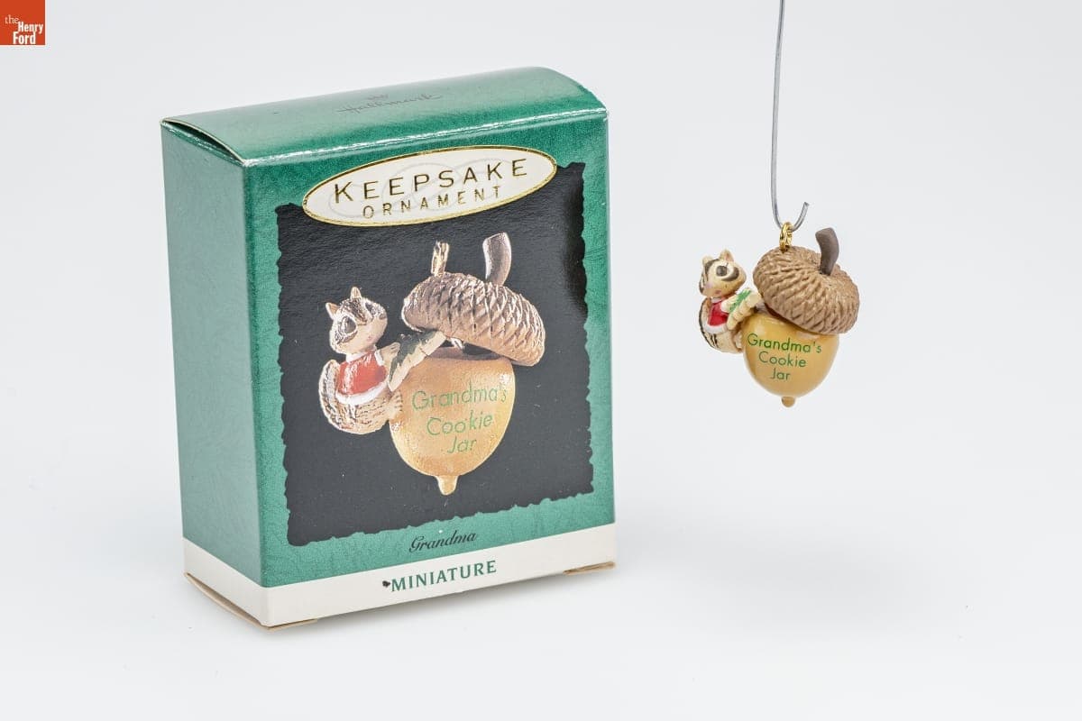 Hallmark "Grandma" Miniature Christmas Ornament, 1993