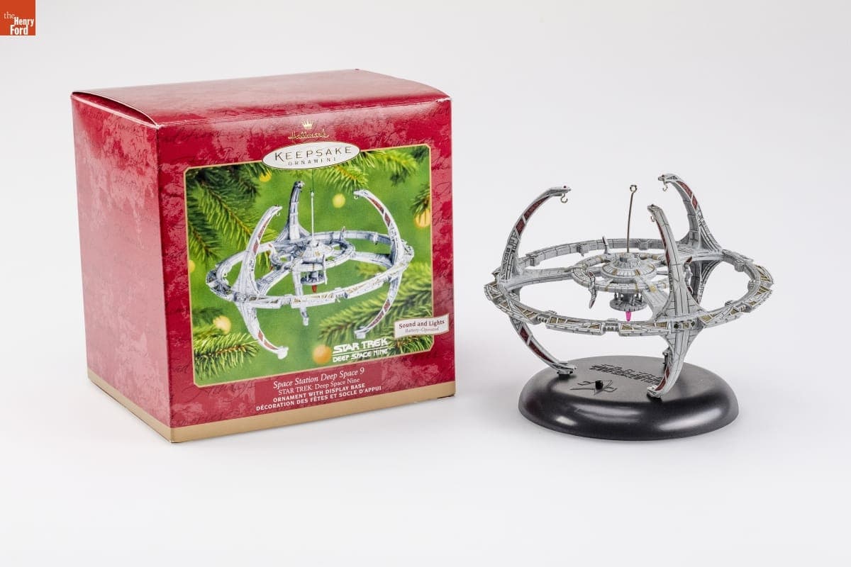 Hallmark "STAR TREK Deep Space Nine: Space Station Deep Space 9" Christmas Ornament, 2001