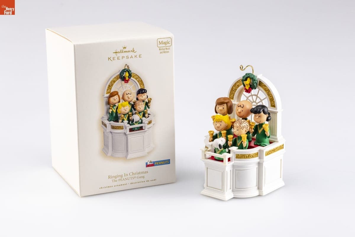 Hallmark "The PEANUTS Gang Series: Ringing in Christmas" Christmas Ornament, 2007