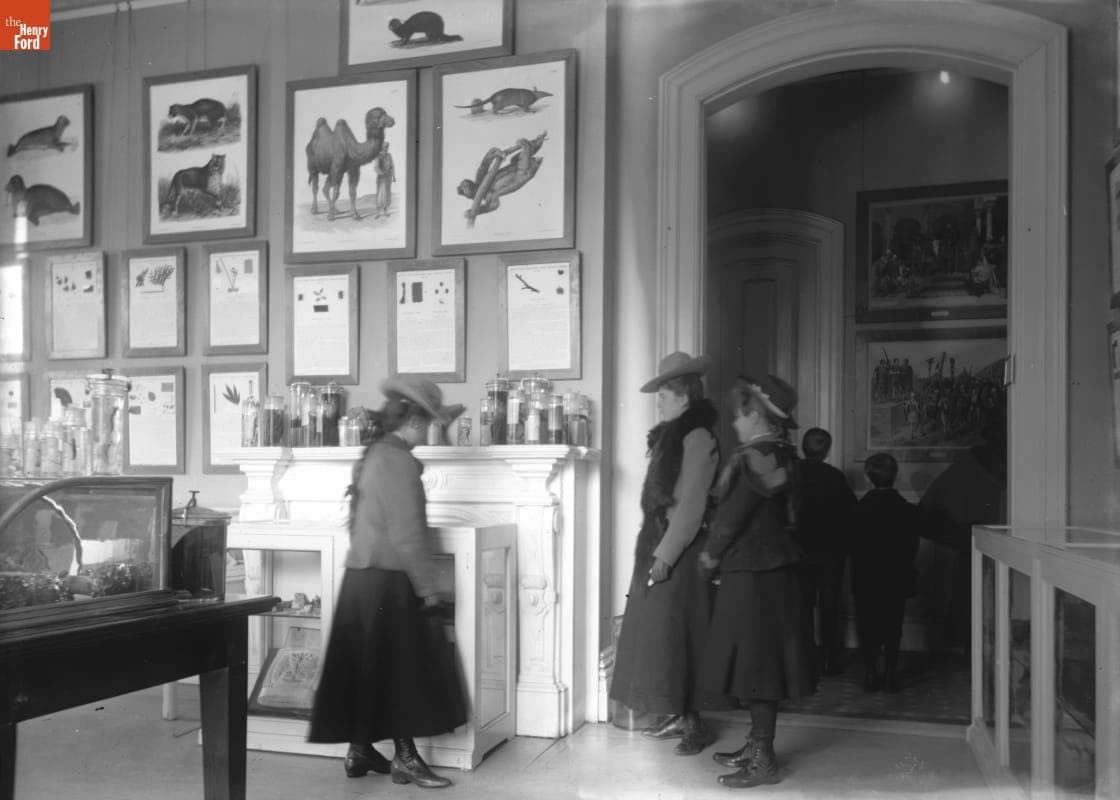 Children's Museum, Group Looking at Exhibits, 1890-1915
