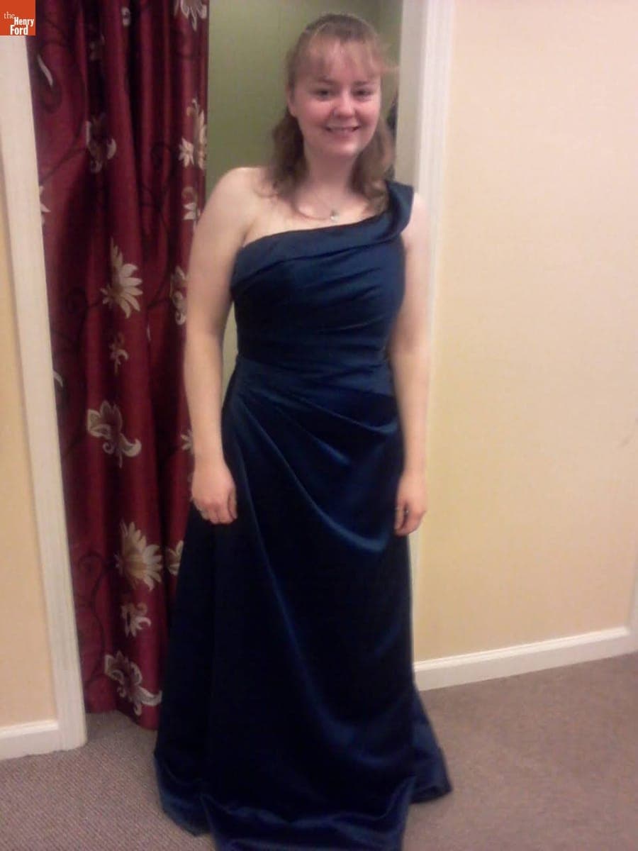 Jennifer O'Hare Trying on a Sample Bridesmaid's Dress at a Bridal Salon, January 12, 2013