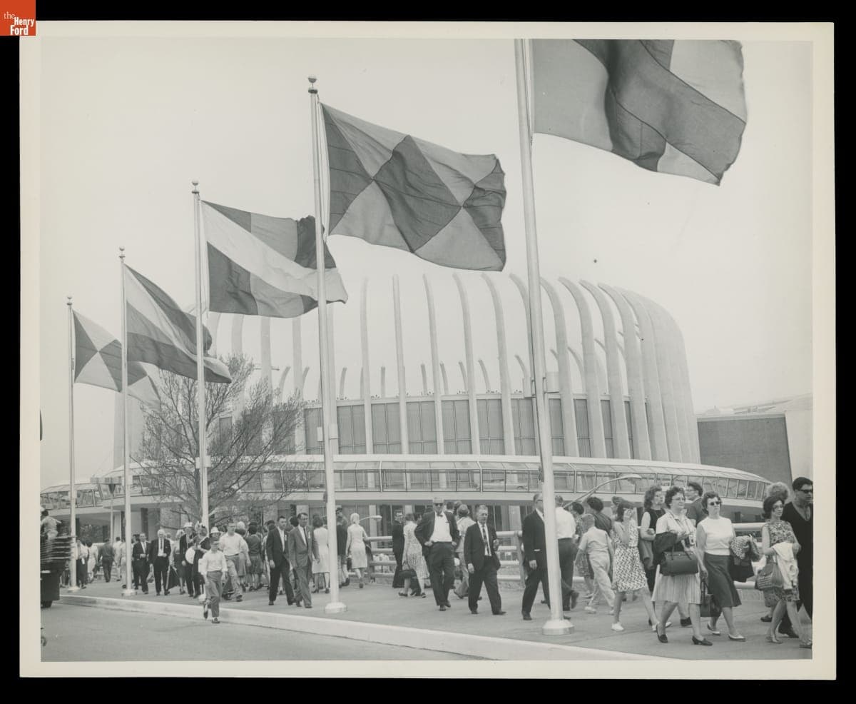 Crowd outside the Ford Wonder Rotunda at the New York World's Fair, 1964-1965