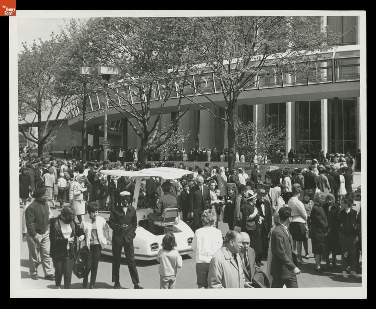 Crowd outside the Ford Wonder Rotunda at the New York World's Fair, 1964-1965