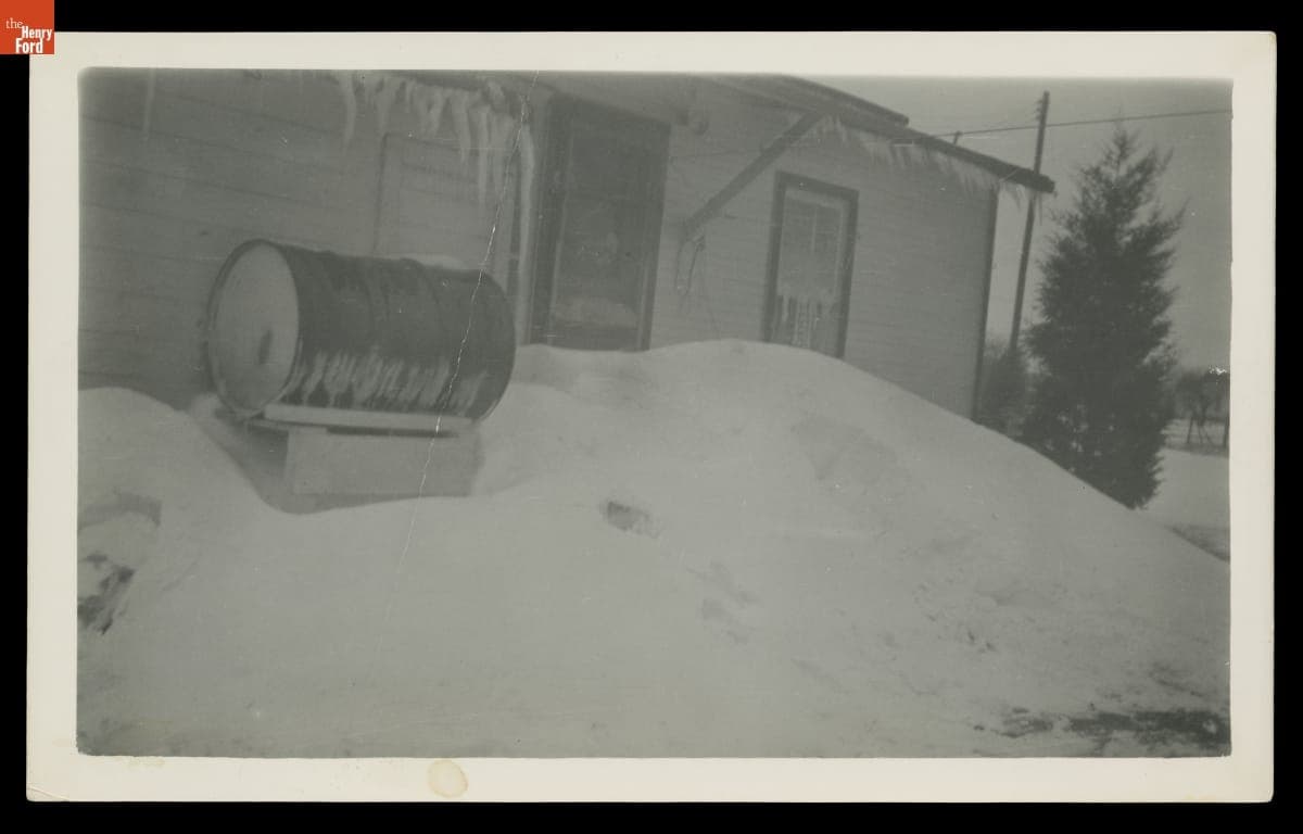 Lore Mac Tourist Cabins, Brooklyn, Michigan, circa 1945