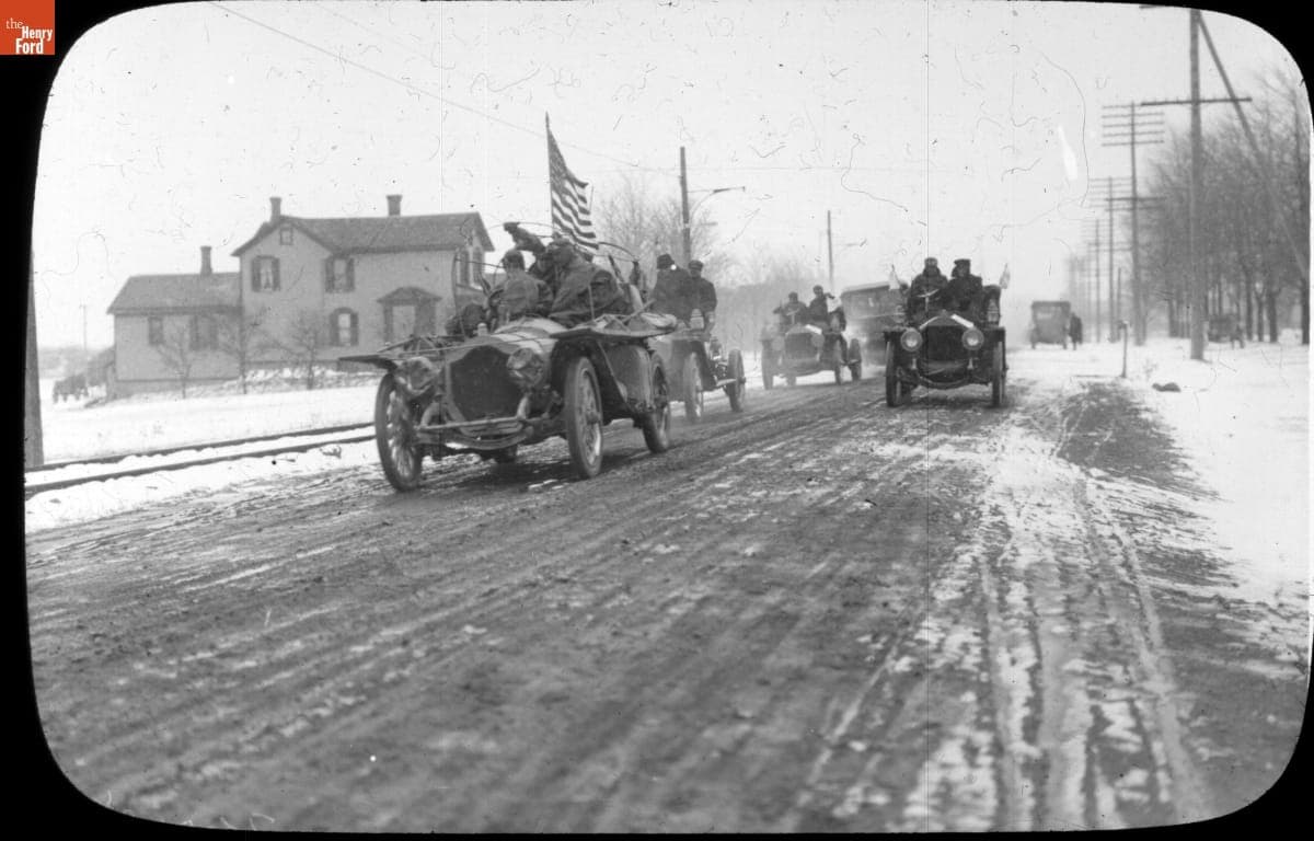 Thomas Flyer Leading the Way on a Street in Buffalo, New York during the New York to Paris Race, 1908