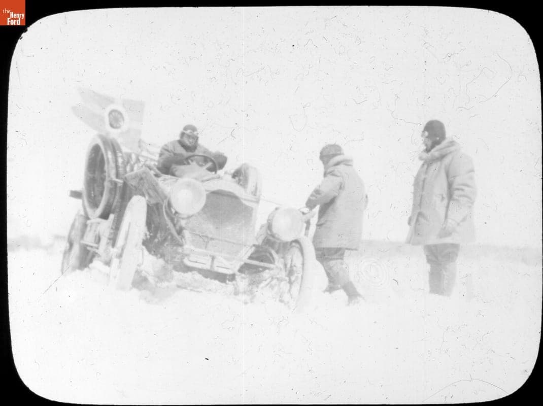 Digging the Thomas Flyer out of Snow, Pathfinder Tour before the New York to Seattle Race, 1909