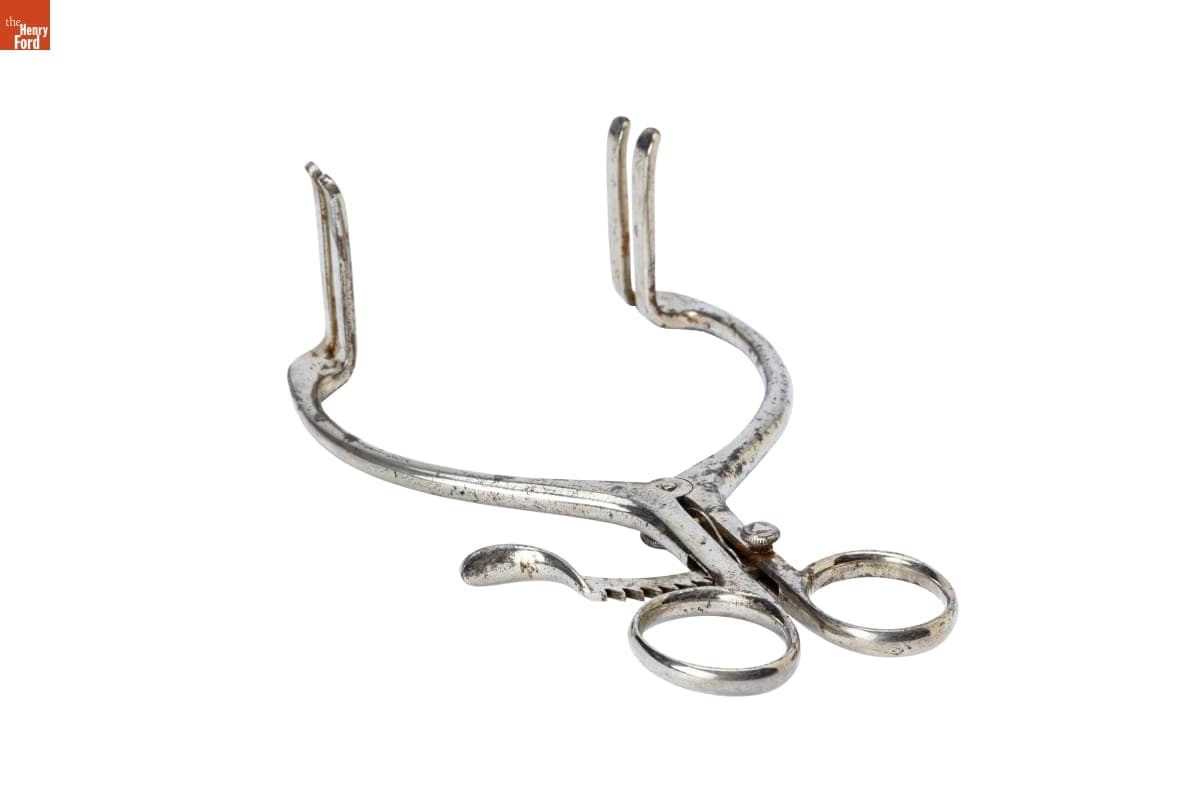 Self-Retaining Retractor