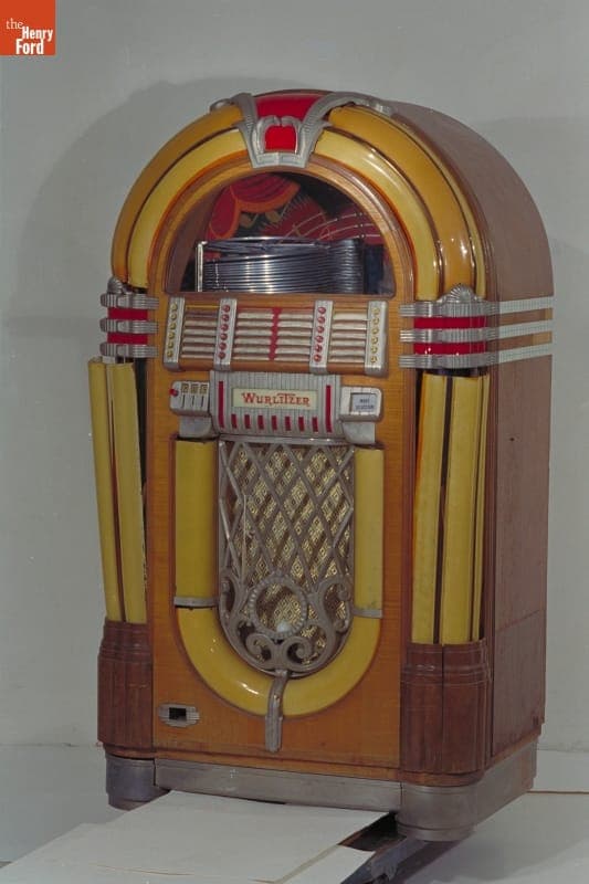 Wurlitzer Model 1015 Jukebox, 1946-1947