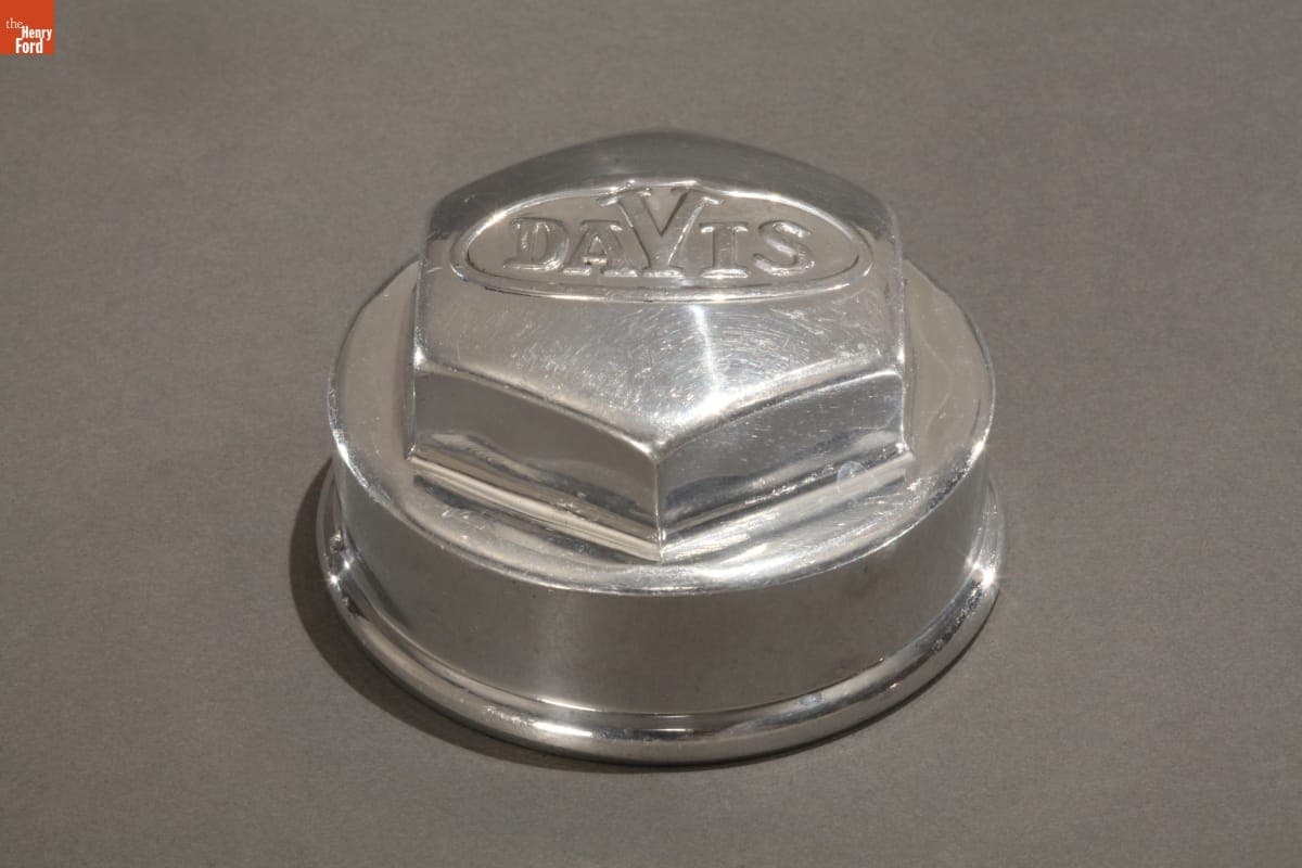 Davis Hubcap, circa 1925
