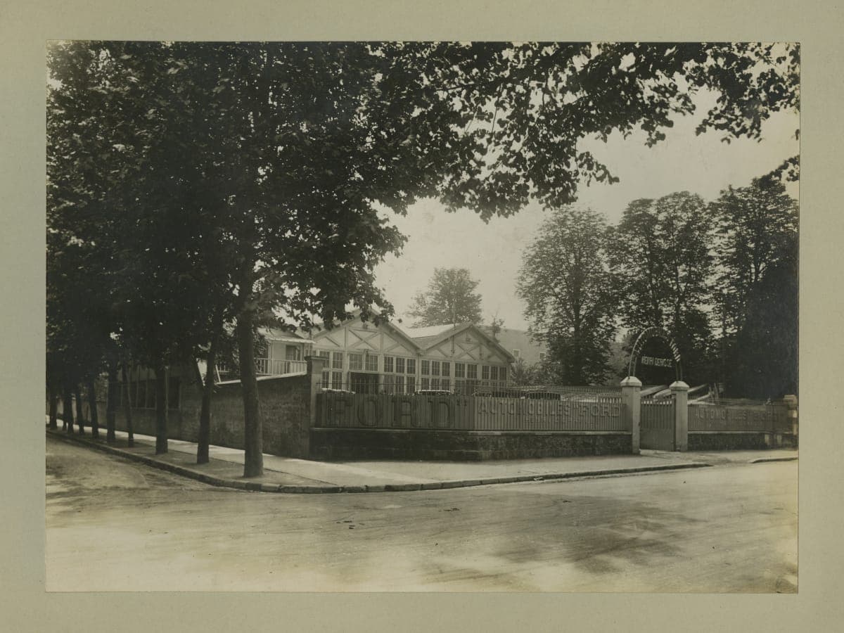 Henri Depasse Ford Dealership, Neuilly, France, circa 1910