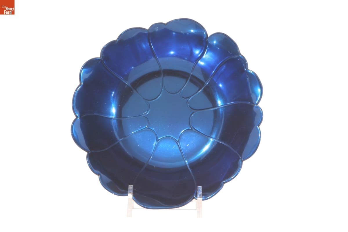 Everlast "Neocraft Flower" Ashtray, 1938-1955