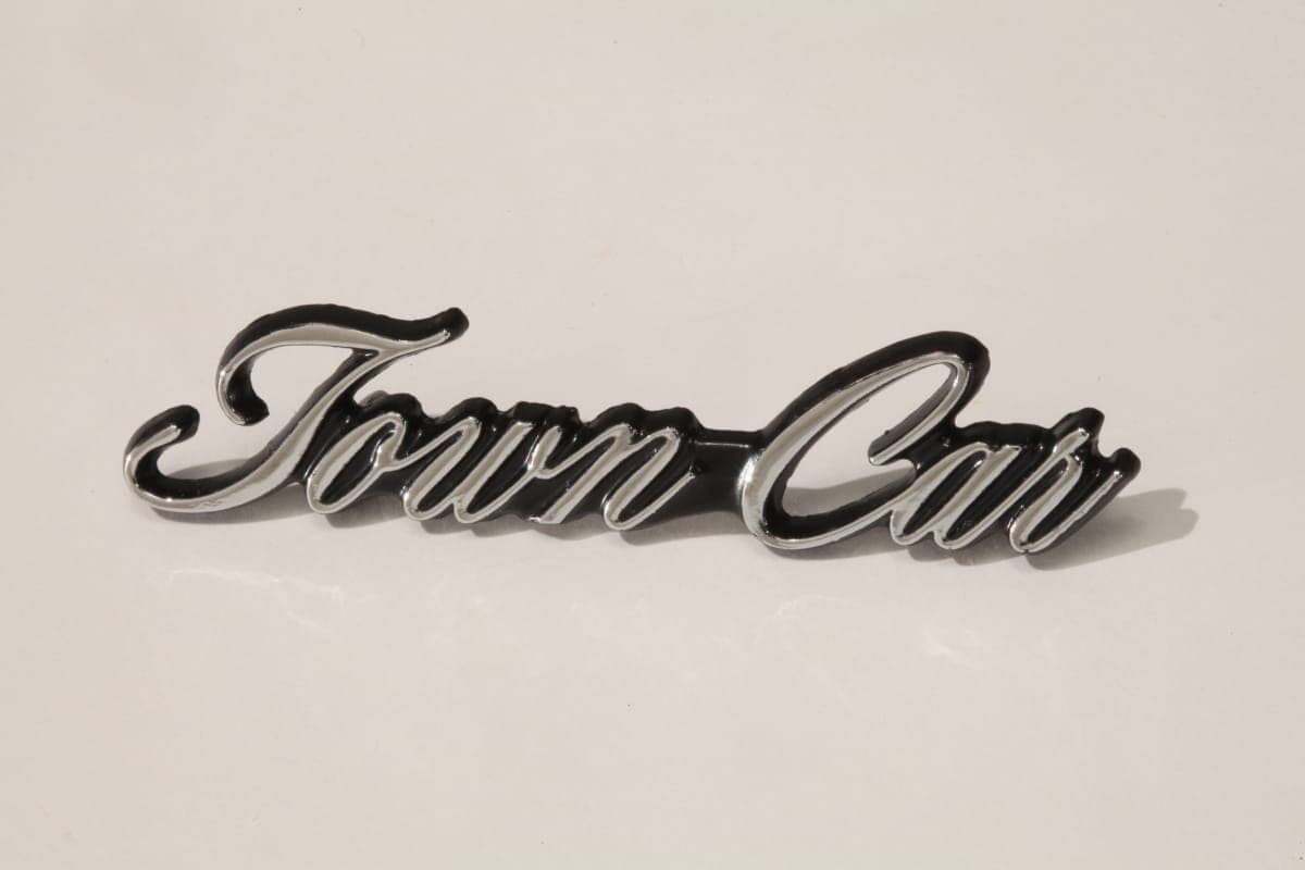 Lincoln Town Car Nameplate, 1981-1984