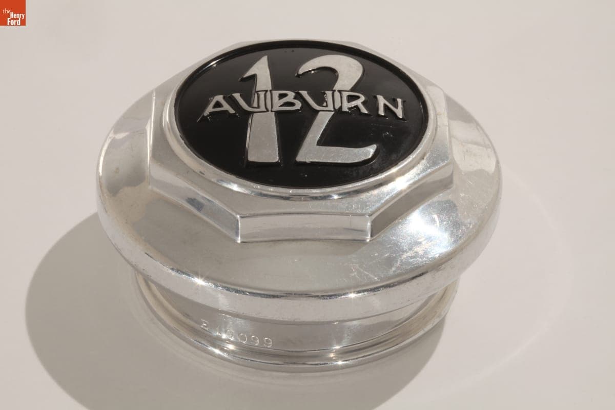 Auburn Model 12 Hubcap, 1932-1933