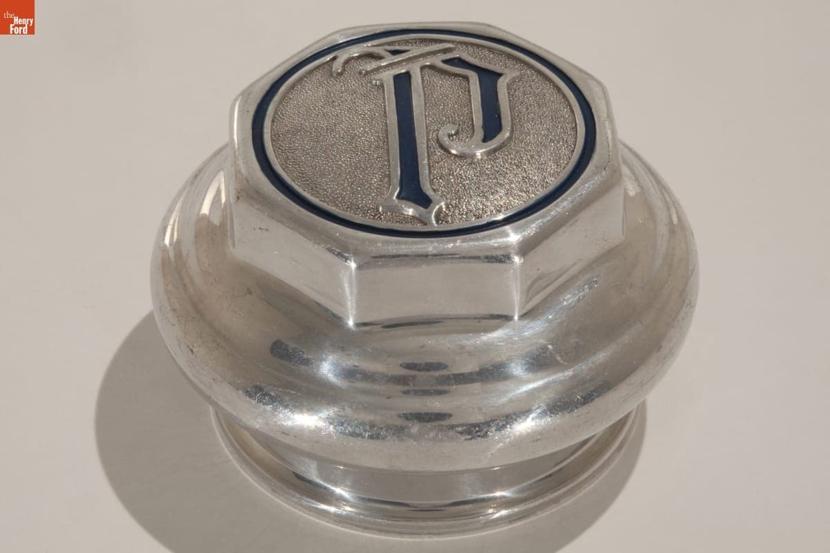 Plymouth Hubcap, 1925-1930