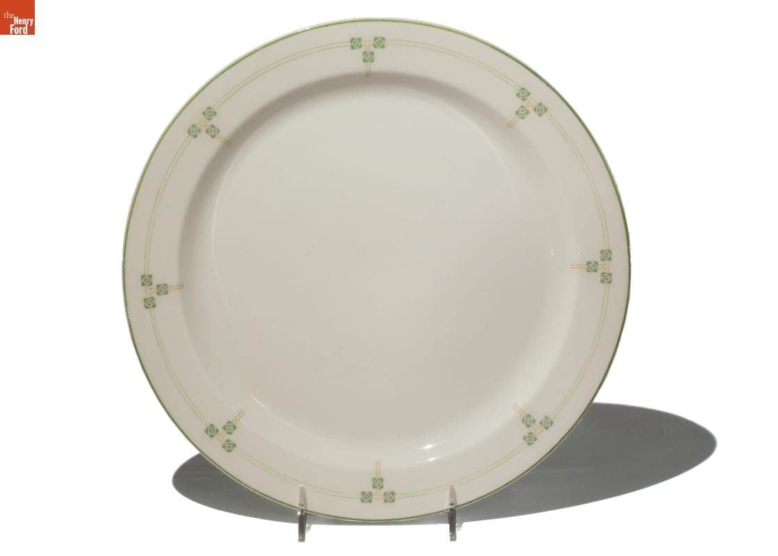 Charger in Tudor Rose Pattern, 1912-1919