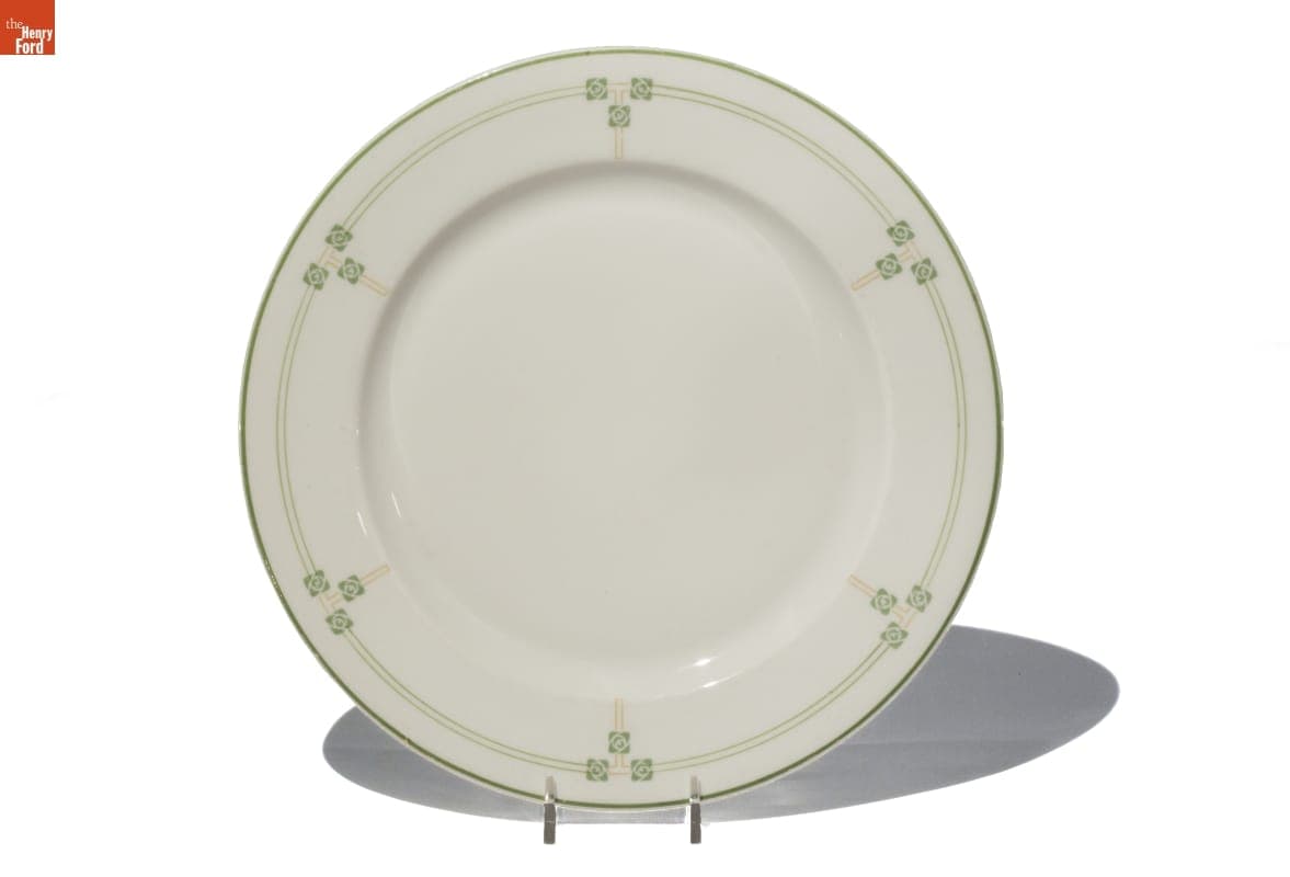 Dinner Plate in Tudor Rose Pattern, 1912-1919