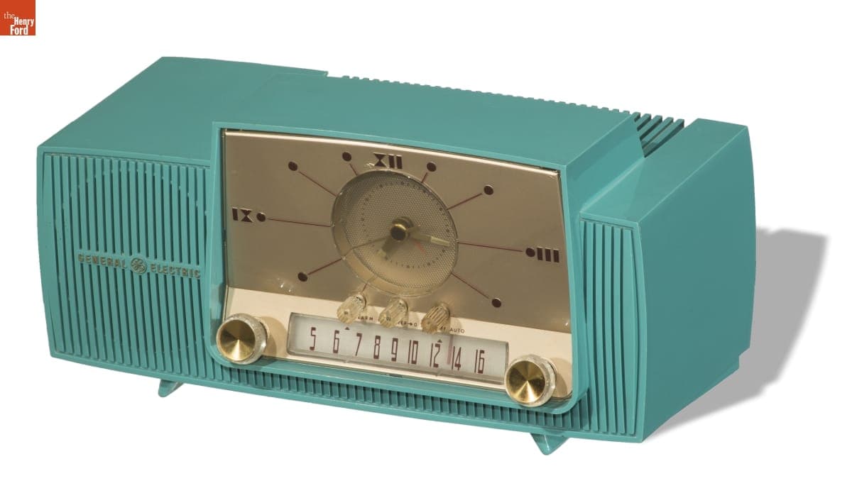 GE Clock Radio, Model 914-D, 1957