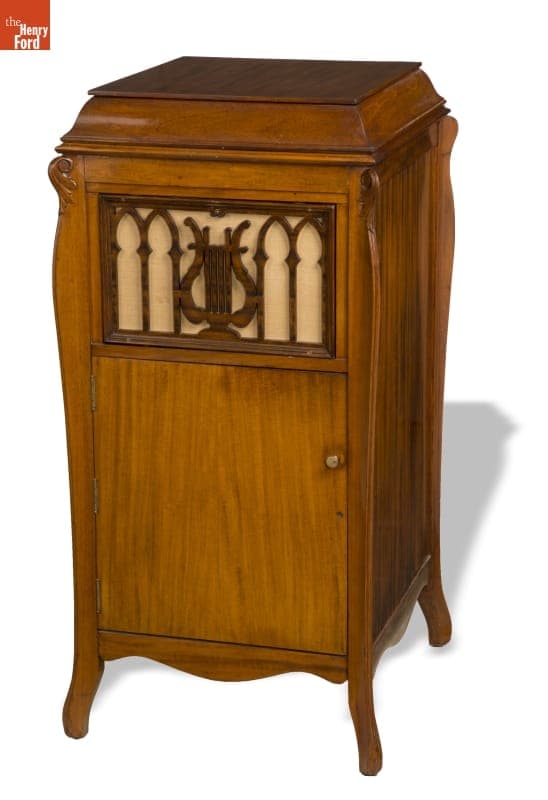 RCA Radiola Concert Receiver in Victor Phonograph Cabinet, 1922