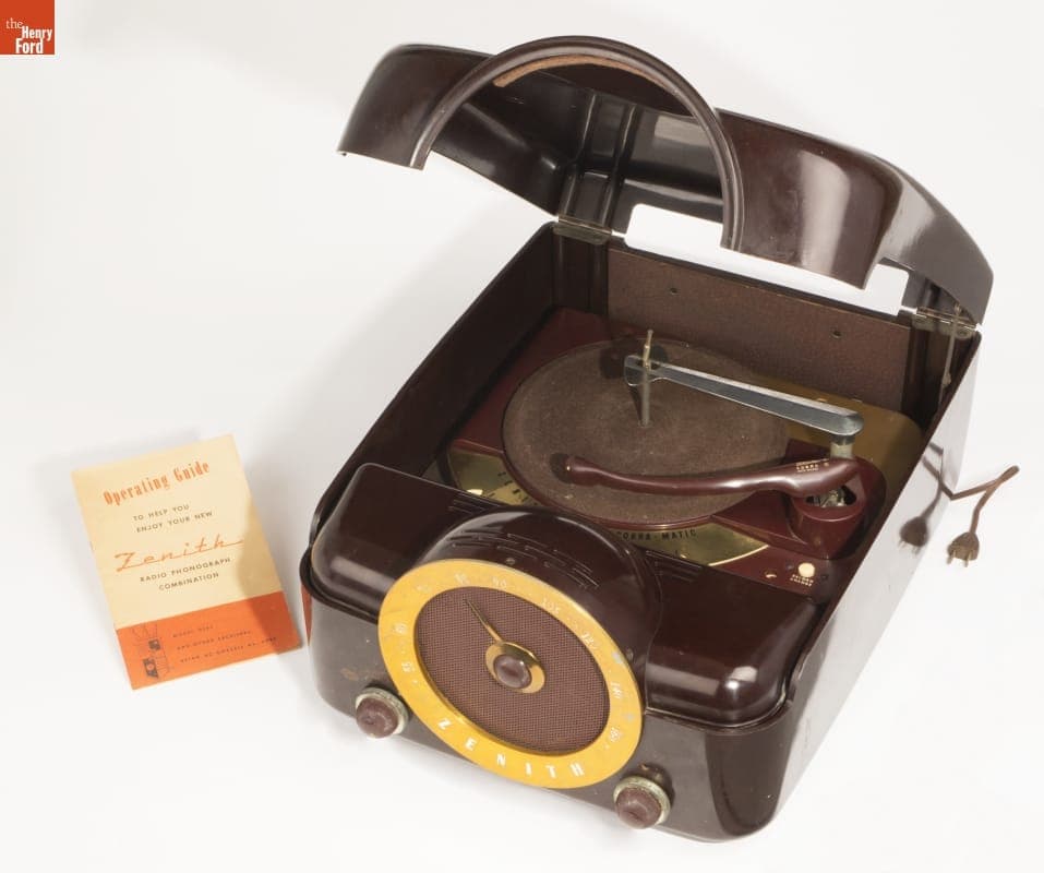 Zenith Saratoga Radio-Phonograph Combination, Model H664, 1950-1952