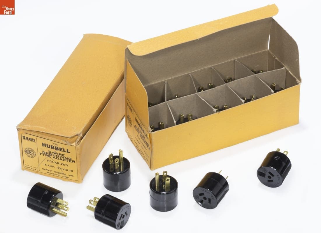 Harvey Hubbell Inc. Grounding Adapter Plug, 1950-1960