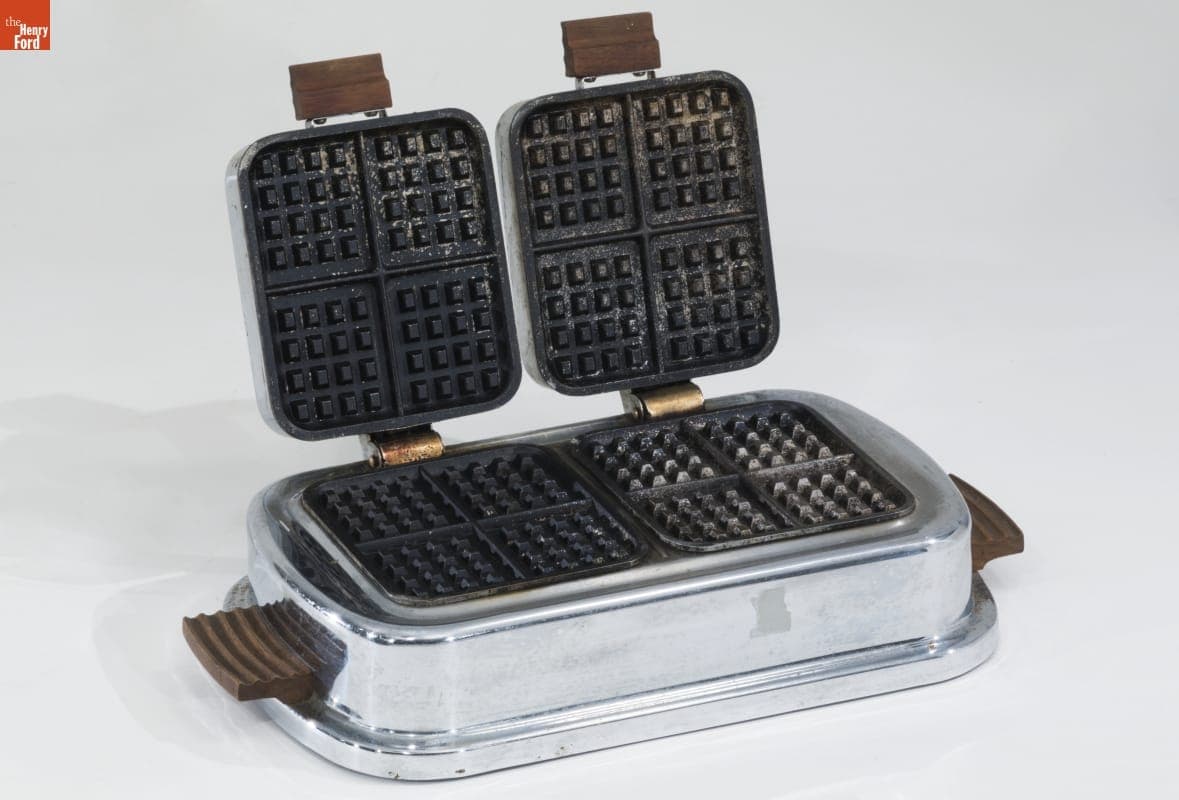 Dominion Electric Corporation Model 1350 Waffle Iron, 1933-1941
