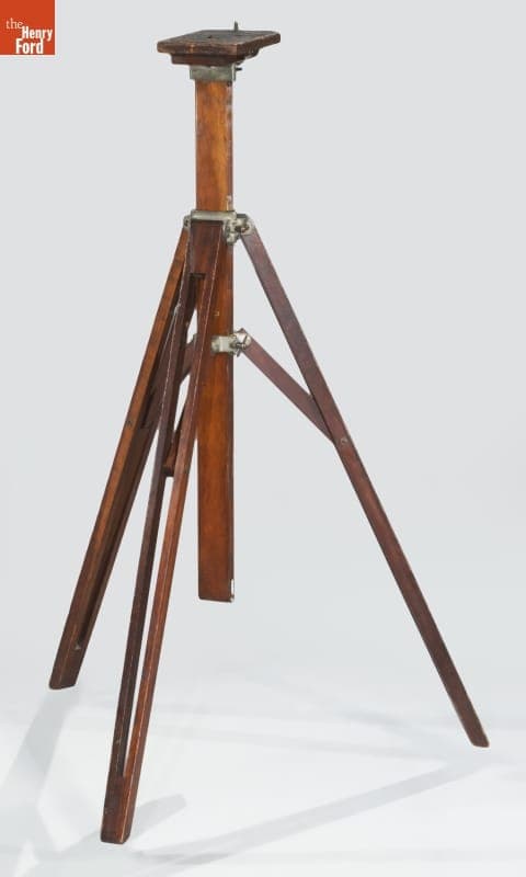 Gundlach-Manhattan Optical Company Korona Folding Studio Stand, circa 1914