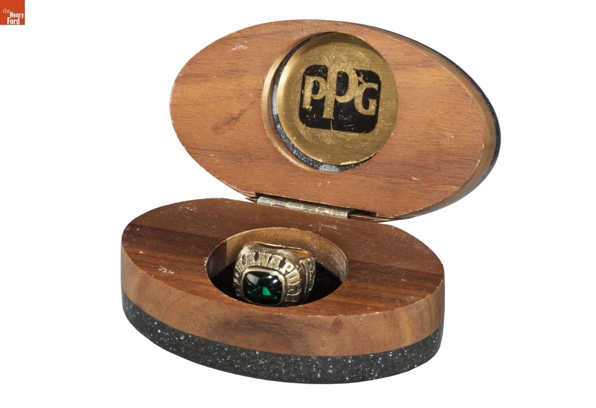 Commemorative Ring, Awarded to Lyn St. James for Placing in the Starting Grid of the Indianapolis 500, 1992