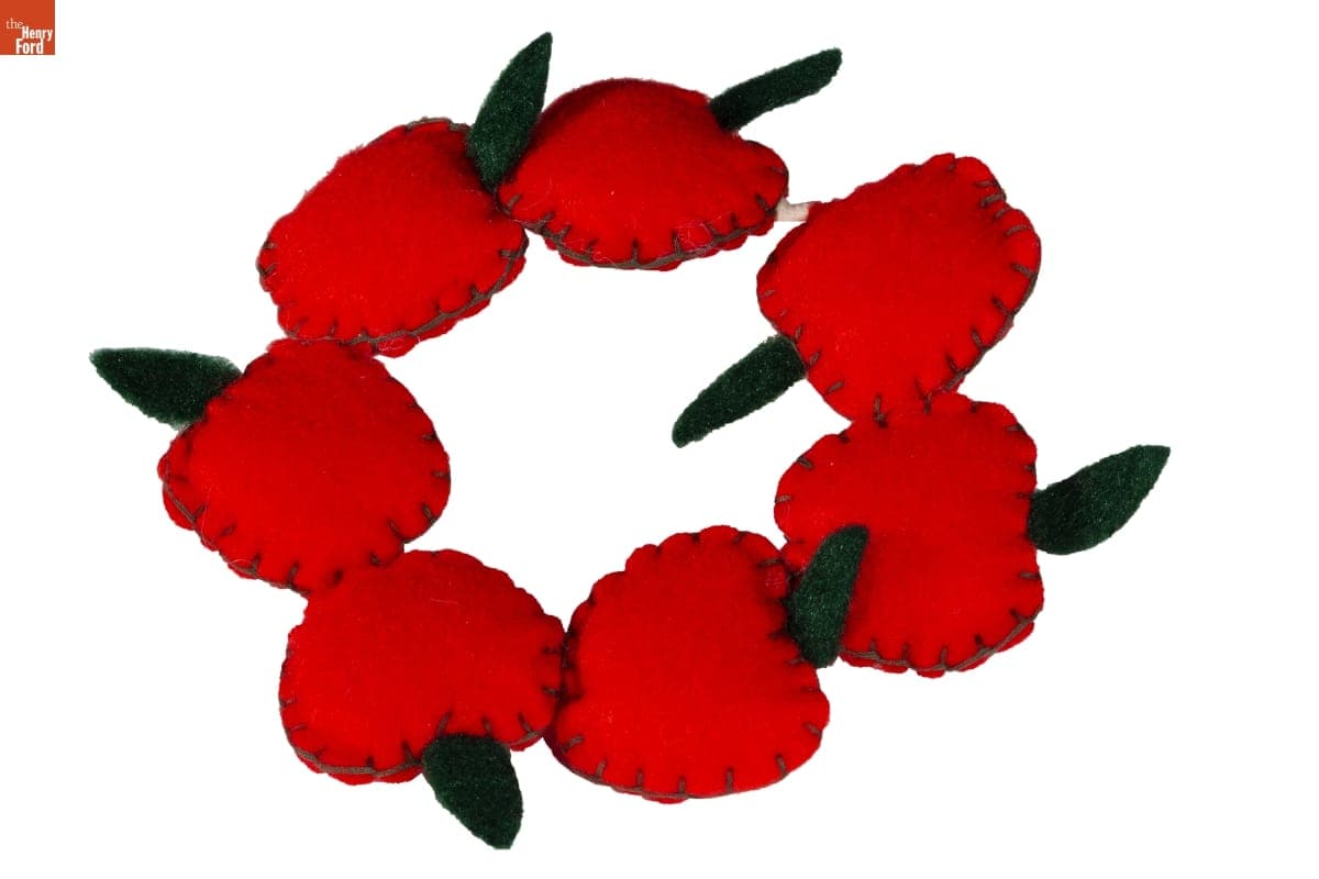 Apple Wreath Gift Topper, 1977-1982