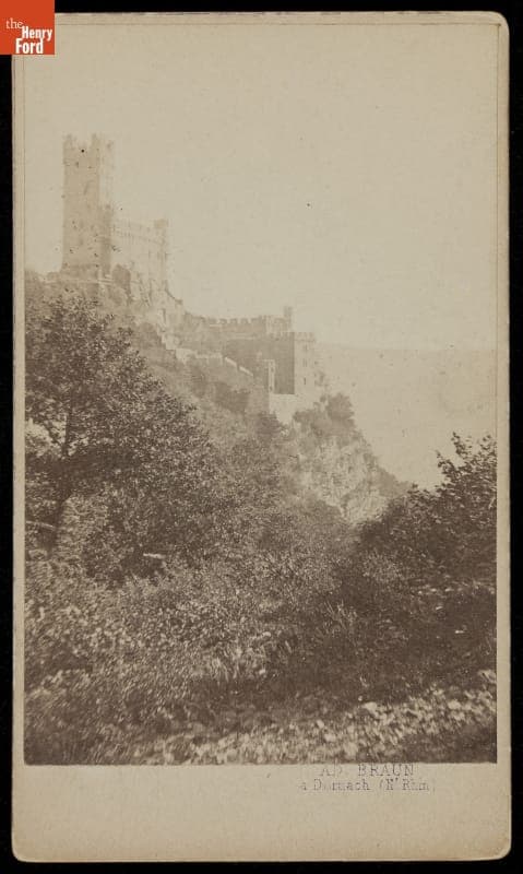 "Quais de Bingen et Chateau d'Ehrenfels" (Embankment at Castle Ehrenfels), circa 1860