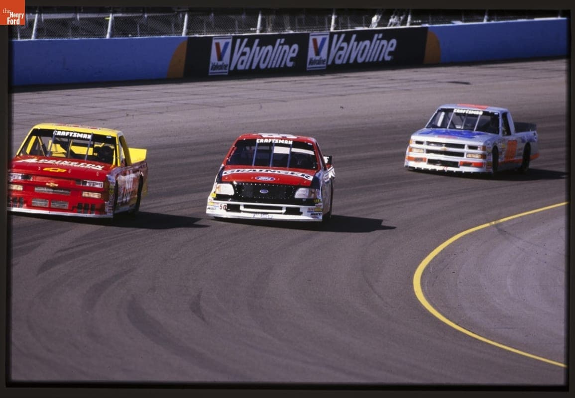 Trucks Rounding Turn, Goodwrench Service Plus/AC Delco 300, Phoenix International Raceway, October 24, 1998