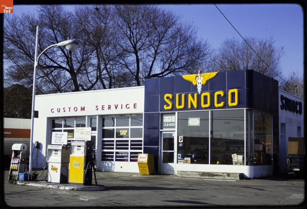 Ray Davis Sunoco Station, Mississaga, Canada, 1977