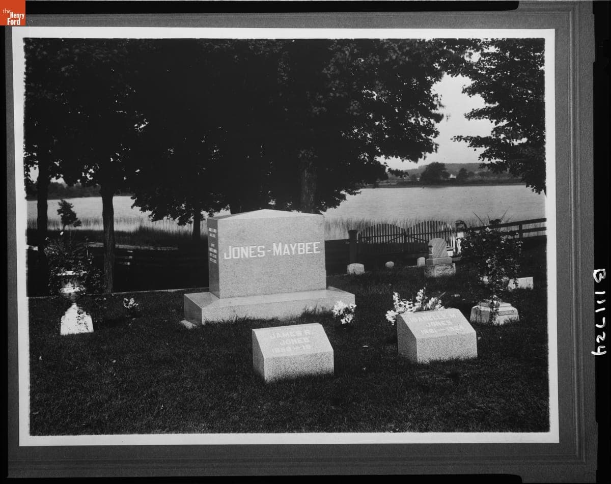 Isabelle M. Jones Grave in Jones-Maybee Family Plot, Lakeside Cemetery, Holly, Michigan, 1925