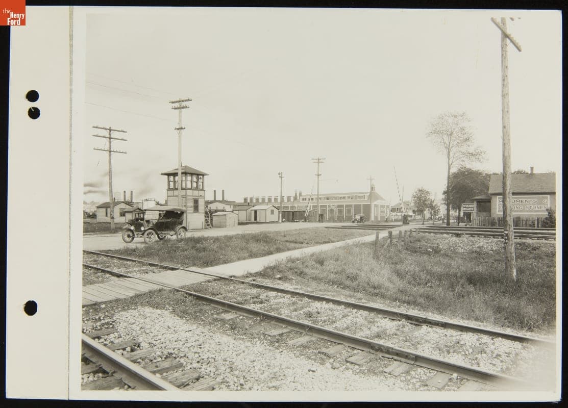 Railroad Crossing, Wyandotte, Michigan, Detroit, Toledo & Ironton Railroad, October 1925