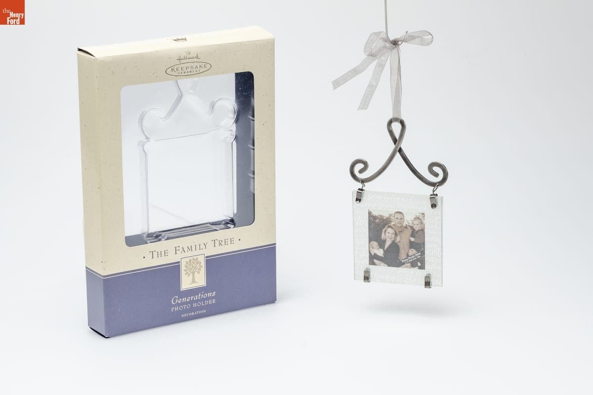 Hallmark "The Family Tree: Generations Photo Holder" Christmas Ornament, 2002