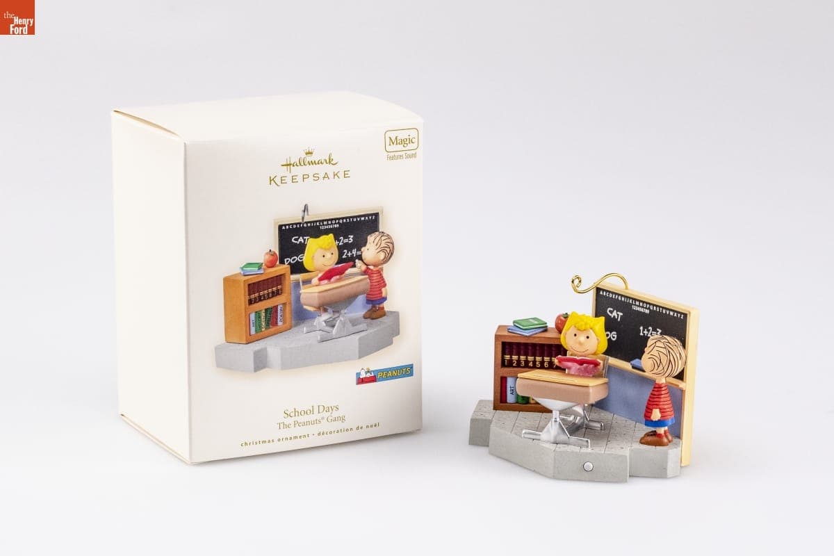 Hallmark "The Peanuts Gang: School Days" Christmas Ornament, 2008