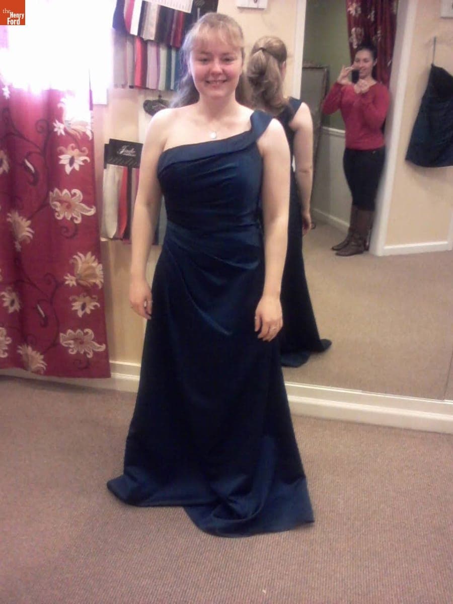 Jennifer O'Hare Trying on a Sample Bridesmaid's Dress at a Bridal Salon, January 12, 2013