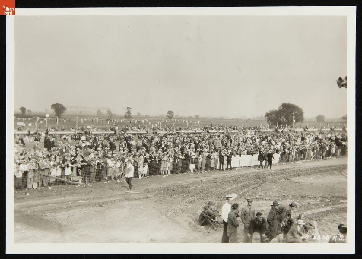 Crowds at the Sesqui-Centennial Air Races, Philadelphia, Pennsylvania, September 1926