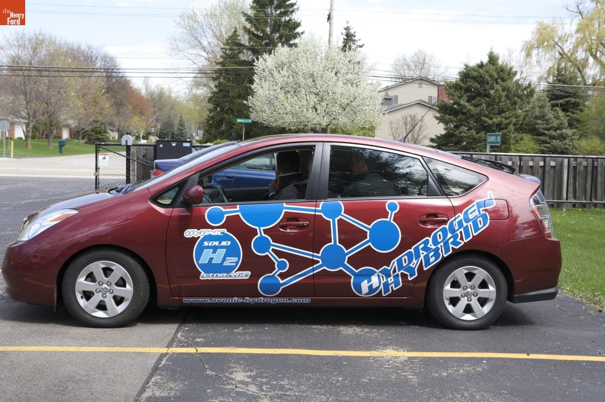 Stanford Ovshinsky's Hydrogen-Powered Hybrid Prius Car, 2009
