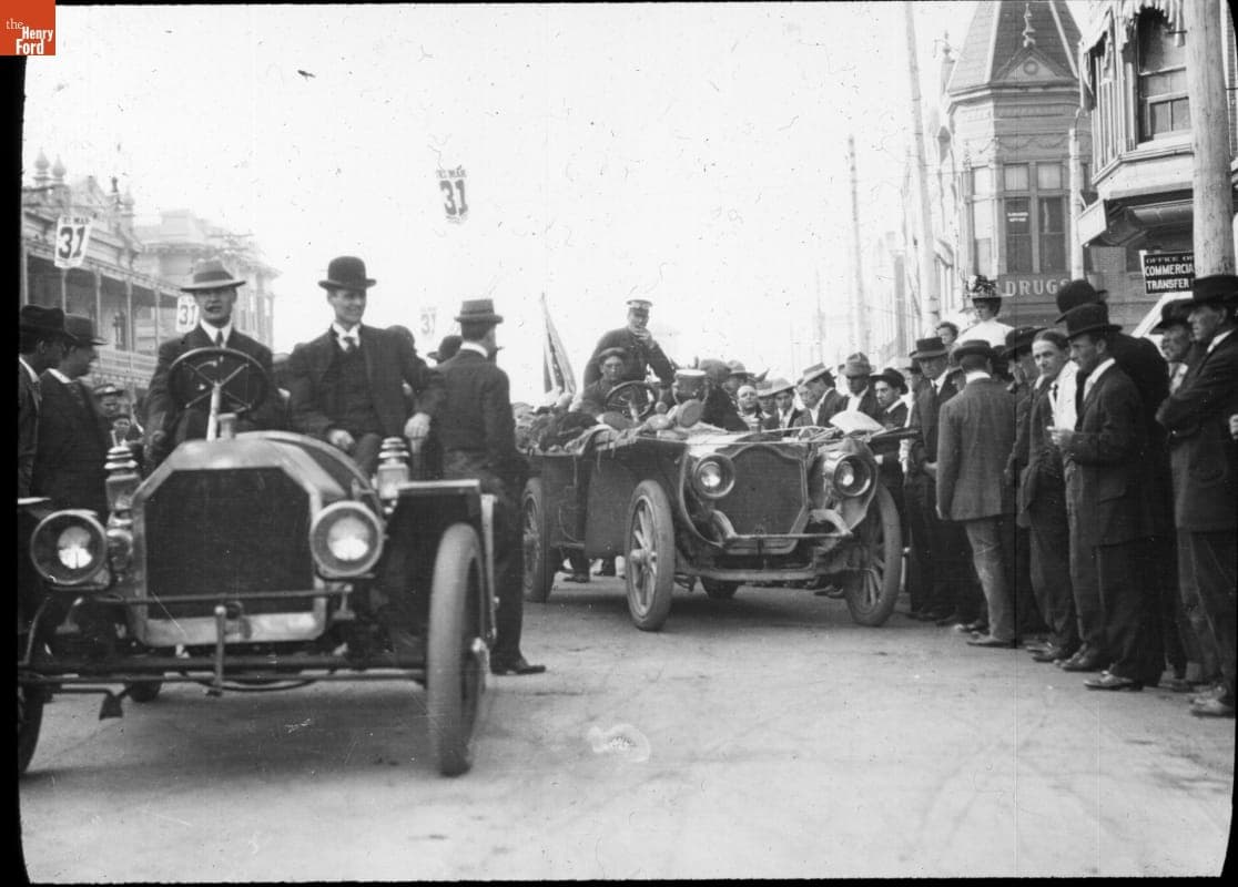 The Thomas Flyer leaving Bakersfield, California, New York to Paris Race, 1908