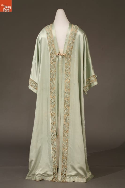 Dressing Gown Worn by Elizabeth Virginia Palmer Bradfield, 1910-1920