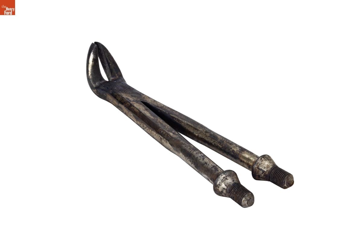 Closed Molar Extractor, circa 1900