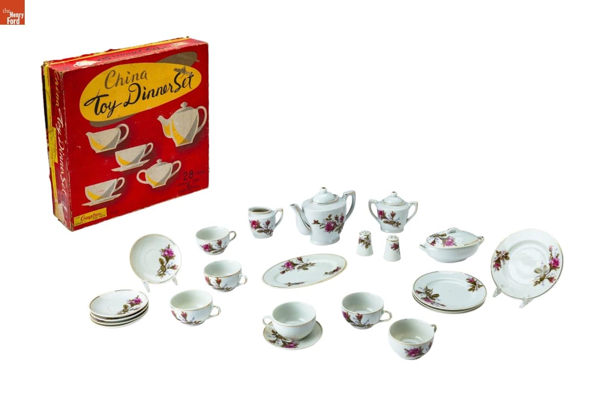 "Moss Rose Pattern" Toy Dinner Set