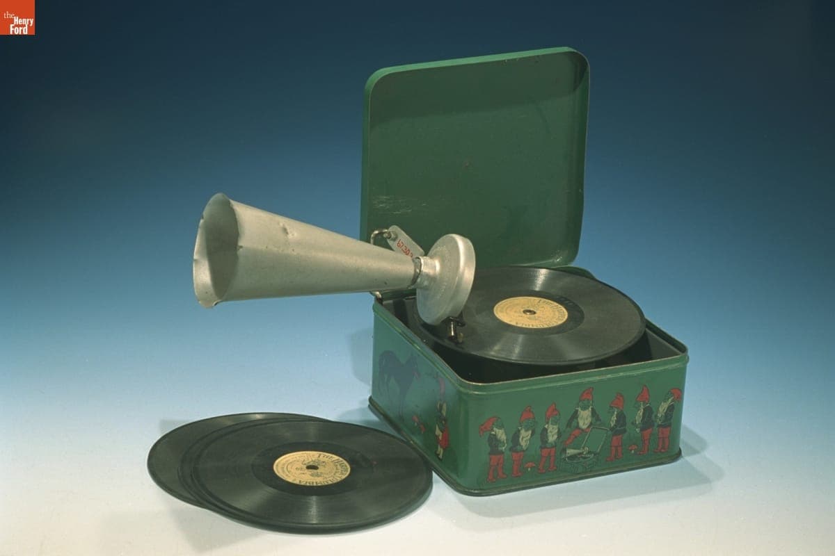 "Pygmyphone" Phonograph and Records, 1925-1932