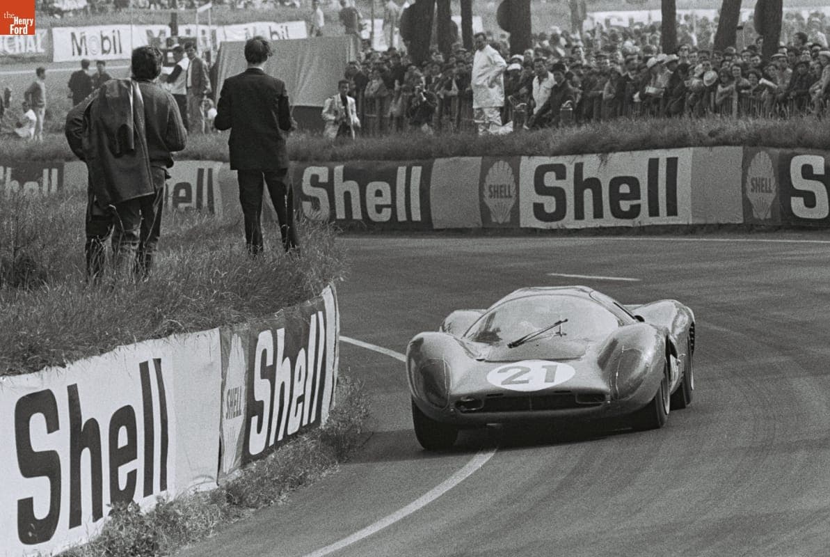 Ferrari 330 P4 Driven by Ludovico Scarfiotti and Mike Parkes in the 24 Heures du Mans (24 Hours of Le Mans) Race, June 1967