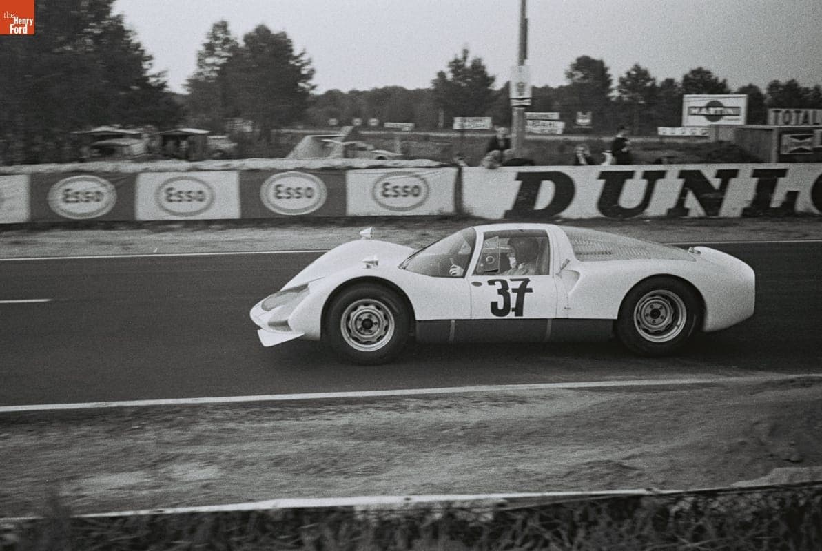 Porsche 906 Driven by Vic Elford and Ben Pon in the 24 Heures du Mans (24 Hours of Le Mans) Race, June 1967