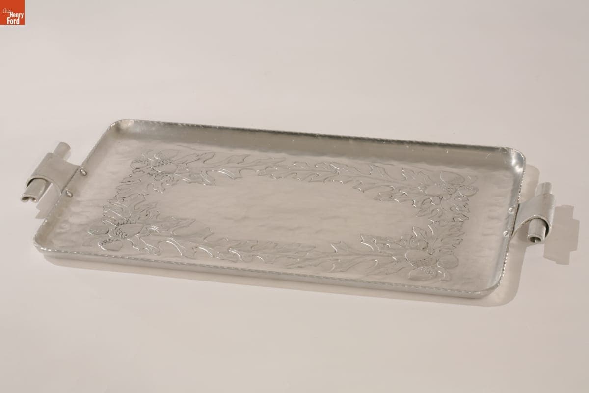 Everlast "Forged Oak Leaves and Acorn" Tray, 1940-1949