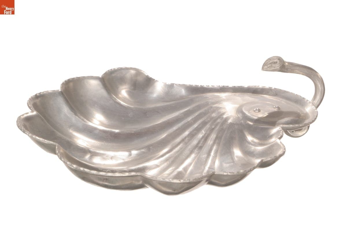 Everlast "Neocraft Shell" Tray, circa 1940