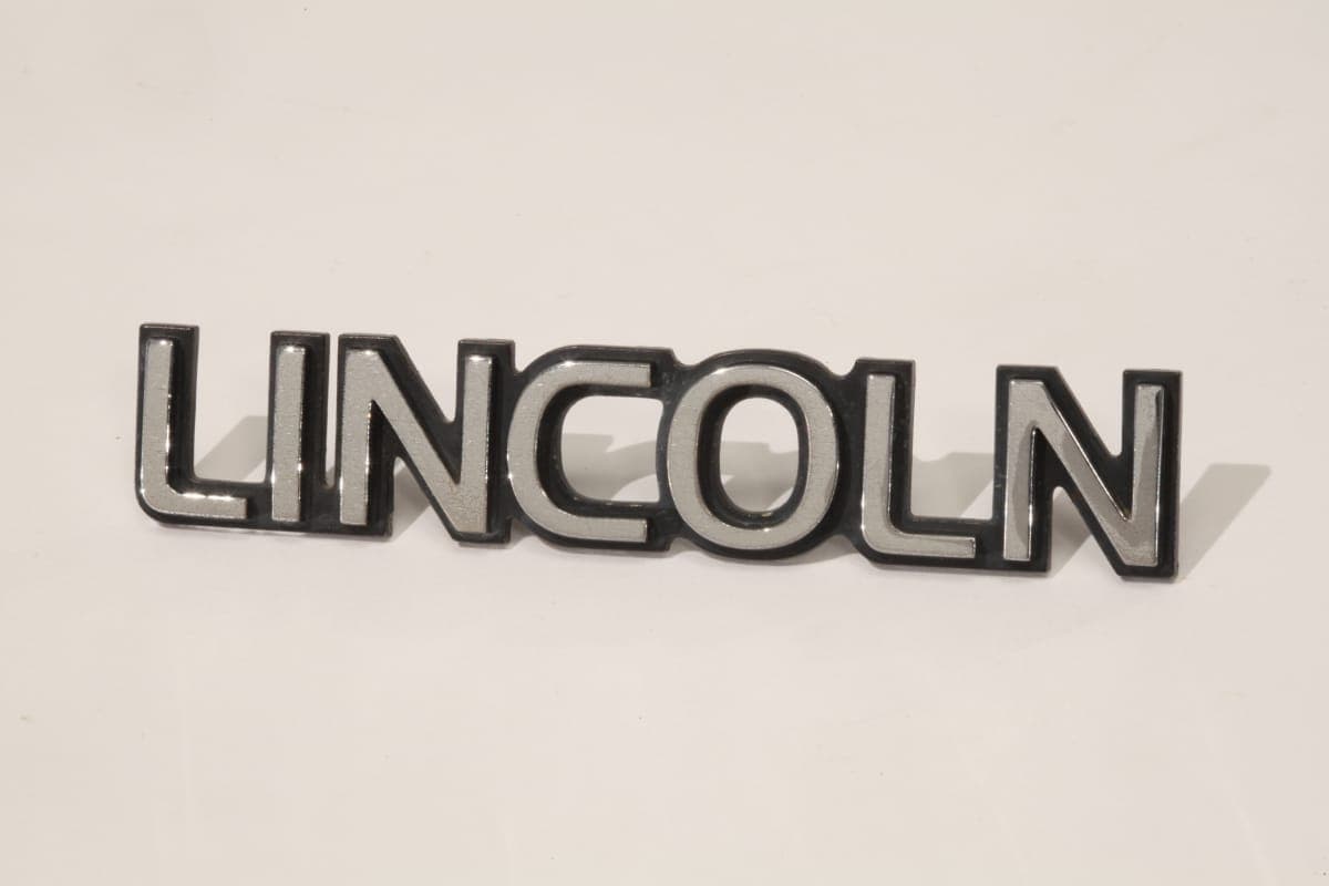 Lincoln Nameplate from 1991 Town Car