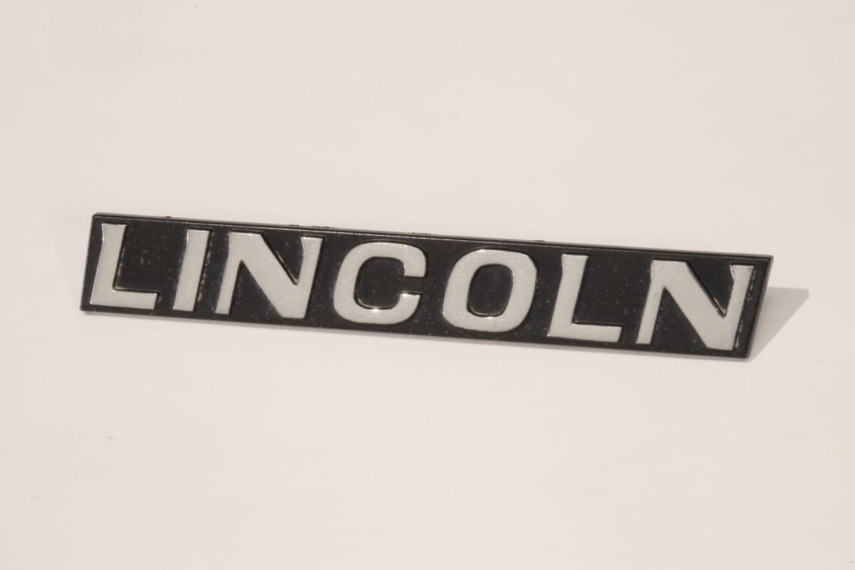 Lincoln Nameplate from 1991 Town Car