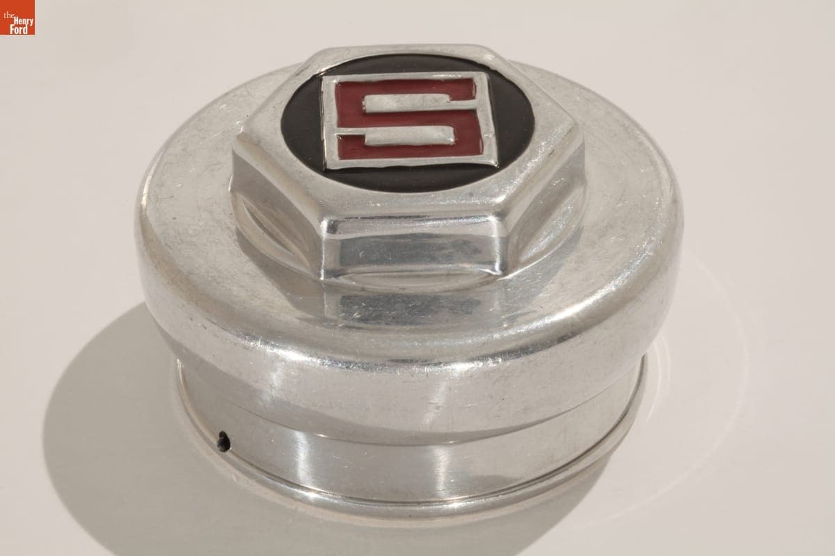 Studebaker Big Six Hubcap, 1920-1926